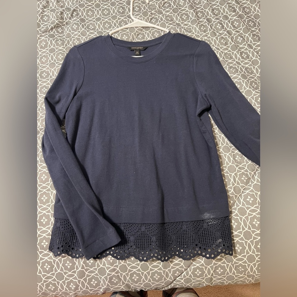 Banana Republic crewneck shirt